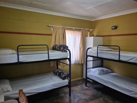 Bateman Bay Holiday Park & Batemans Bay YHA - Accommodation in Brisbane 2