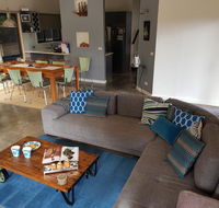 Bay Breeze Holiday Home - Accommodation in Brisbane