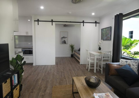 Beach Daze - Accommodation in Brisbane 1