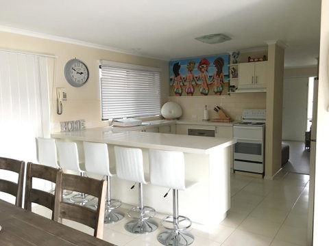 Beach House Getaway 2 - Accommodation in Brisbane 3