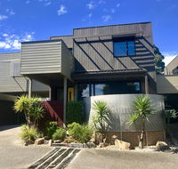 Beach Retreat Townhouse - Accommodation in Brisbane
