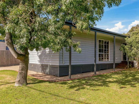 Beachcomber Bliss - Accommodation in Brisbane 0