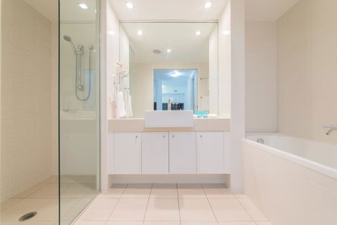 Beaches On Lammermoor Apartments - Accommodation in Brisbane 2