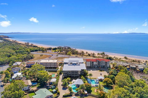 Beaches On Lammermoor Apartments - Accommodation in Brisbane 0