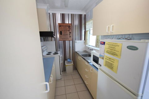 BEACHFRONT 3- 3/12 Bundella Ave LC - Accommodation in Brisbane 1