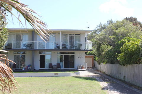 BEACHFRONT 3- 3/12 Bundella Ave LC - Accommodation in Brisbane 3