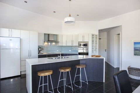 Beachfront Apartment 10 - Accommodation in Brisbane 2