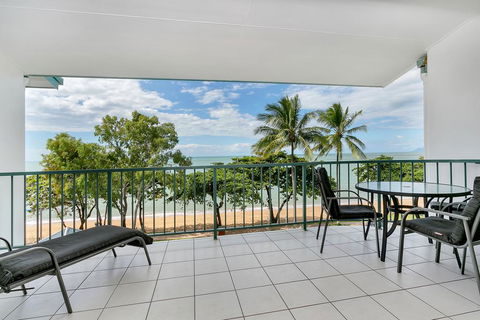 Beachfront Apartments On Trinity Beach - Accommodation in Brisbane 2