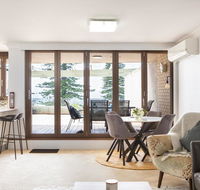 Beachfront Manly Apartment With Parking and Balcony - Accommodation in Brisbane