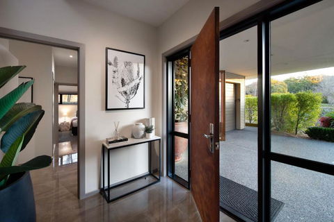 Retreat Lake Daylesford - Free Wifi - Accommodation in Brisbane 1