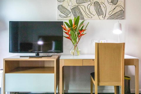 Resort-Style Sister Studios - Double Delight In The CBD - Accommodation in Brisbane 1