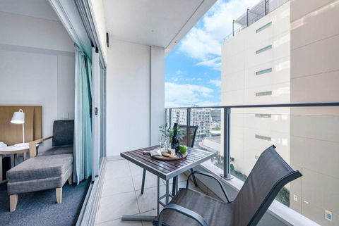 Resort-Style Sister Studios - Double Delight In The CBD - Accommodation in Brisbane 2