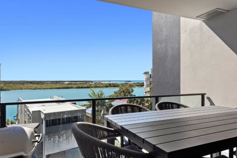 Riverfront 2-Bed With Pool, Sauna, Gym & Views - Accommodation in Brisbane 1