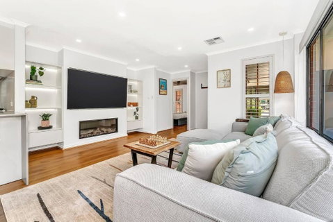 Redbrick Retreat - Generous Coastal Escape - Accommodation in Brisbane 1