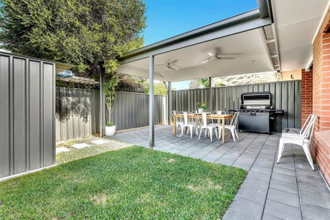 Redbrick Retreat - Generous Coastal Escape - Accommodation in Brisbane 3