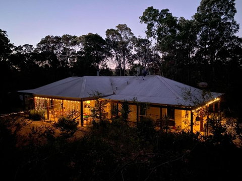 Redtail House - Carlotta - Accommodation in Brisbane 2