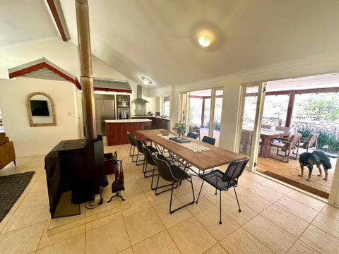 Redtail House - Carlotta - Accommodation in Brisbane 3