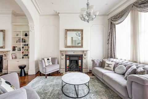 Refined Paddington Corner Terrace With Parking - Accommodation in Brisbane 1