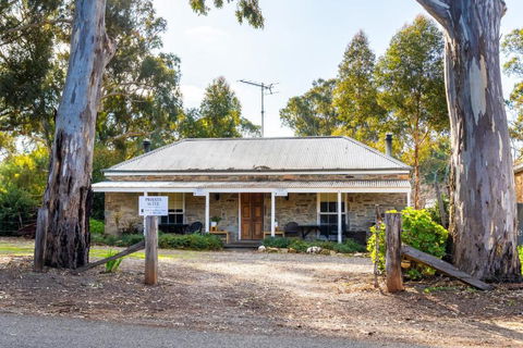 Reillys Wines Heritage Cottages - Accommodation in Brisbane 1