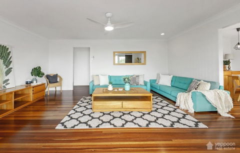 RELAX @48 CLOSE TO BEACH Sleeps 7 - Accommodation in Brisbane 3