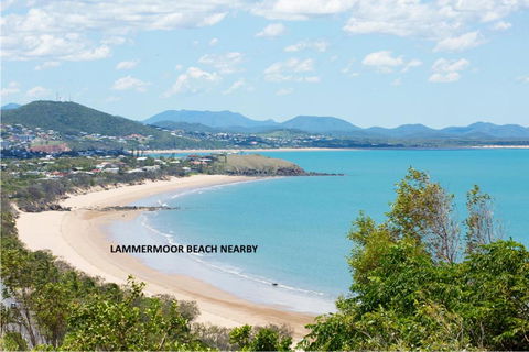 RELAX @48 CLOSE TO BEACH Sleeps 7 - Accommodation in Brisbane 1