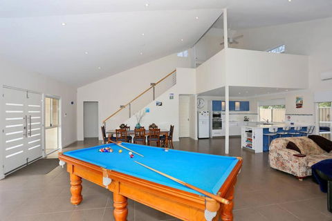 Relax At Falcon By The Bay - Accommodation in Brisbane 0