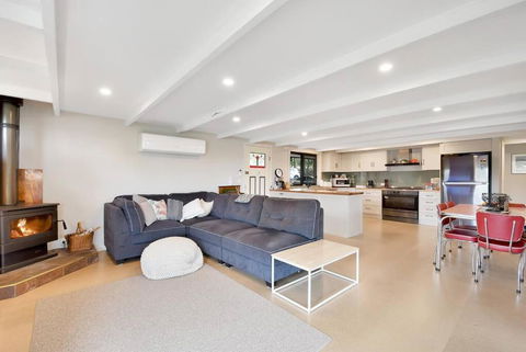 Relax At Goughs Bay - Accommodation in Brisbane 2