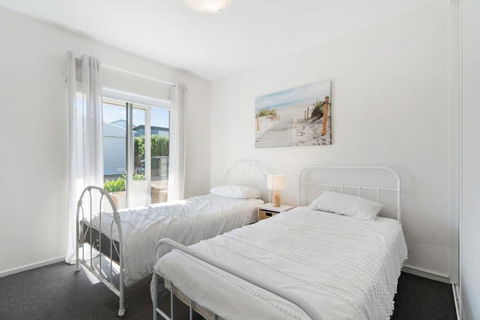 Relax At Middleton - No Linen Included - Pets Negotiable - Wi-Fi - Accommodation in Brisbane 3