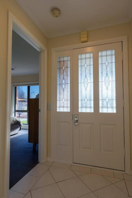 Relaxing 3bd In Tranquil Setting - Accommodation in Brisbane 3