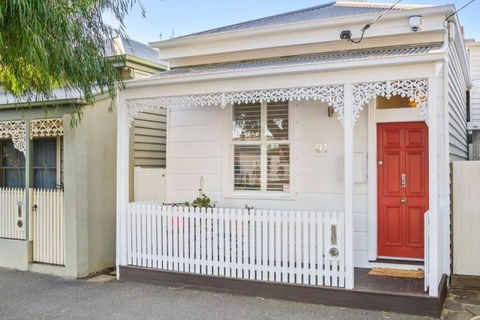 Renovated Brilliance In Bayside Albert Park - Accommodation in Brisbane 0