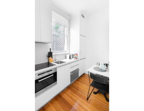 Renovated Studio In Bohemian Area Close To City - Accommodation in Brisbane 3