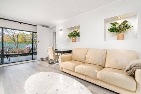 Renovated Townhouse Close To The CBD And Schools - Accommodation in Brisbane 1
