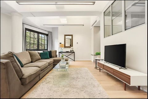 Renovated Warehouse Conversion In Heart Of Sydney - Accommodation in Brisbane 1