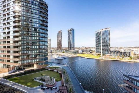 Resort-style Docklands Riverview Stay With Parking - Accommodation in Brisbane 0