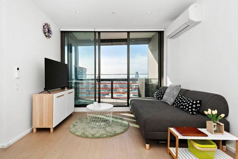 Resort-style Docklands Riverview Stay With Parking - Accommodation in Brisbane 2