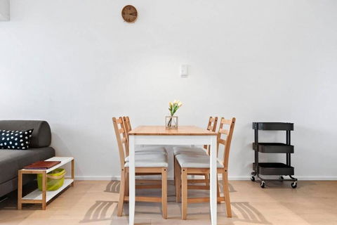 Resort-style Docklands Riverview Stay With Parking - Accommodation in Brisbane 3