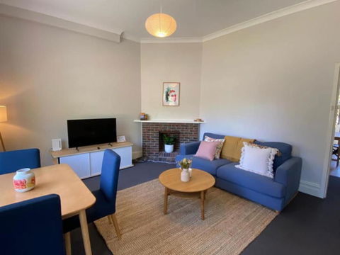 Retro Apt 6 Mins To Victoria Quay - Accommodation in Brisbane 3