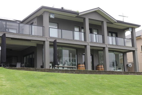 River Devine - Accommodation in Brisbane 0