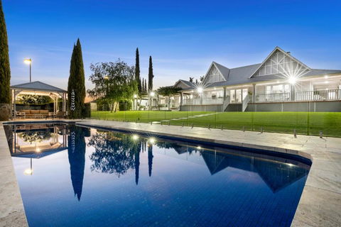 River Hamptons - Accommodation in Brisbane 0