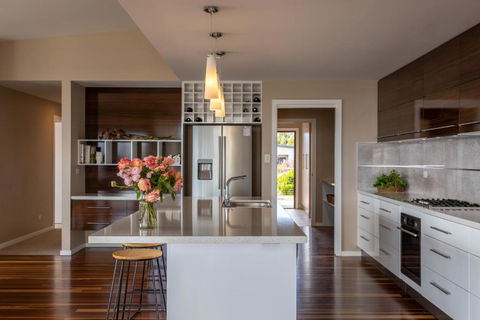River Haven Serene Spacious With River Views - Accommodation in Brisbane 3