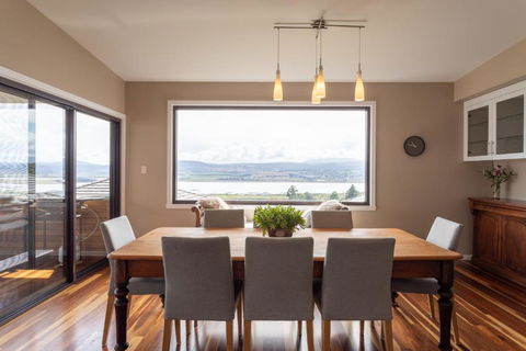 River Haven Serene Spacious With River Views - Accommodation in Brisbane 1