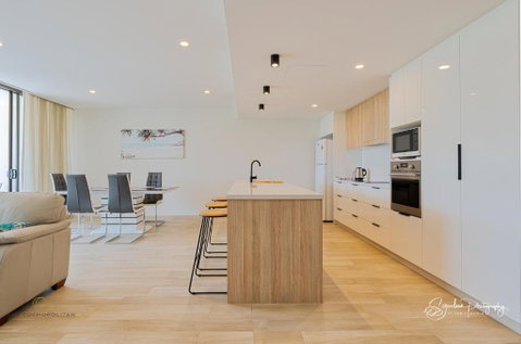 RIVERFRONT BREEZE @ The Cosmopolitan Unit10307 - Accommodation in Brisbane 0