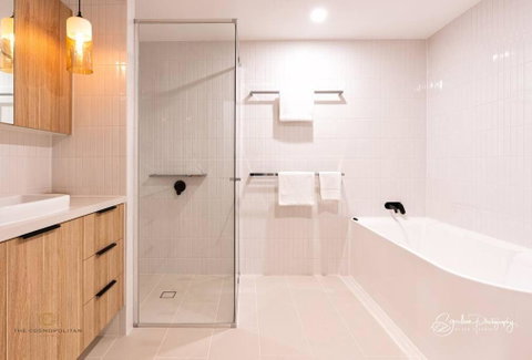 RIVERFRONT BREEZE @ The Cosmopolitan Unit10307 - Accommodation in Brisbane 1
