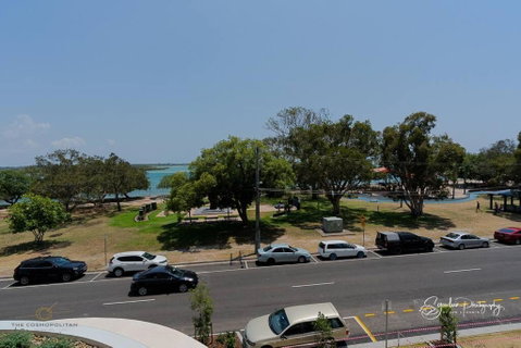 RIVERFRONT BREEZE @ The Cosmopolitan Unit10307 - Accommodation in Brisbane 2