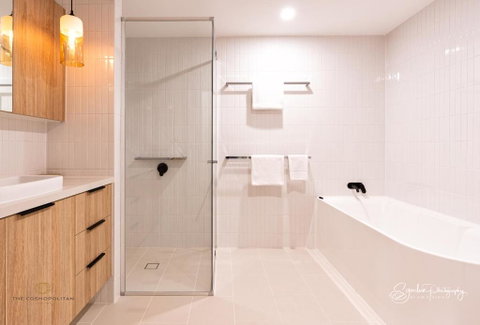 RIVERFRONT BREEZE @ The Cosmopolitan Unit10307 - Accommodation in Brisbane 3