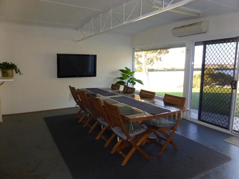 Riverfront Holiday House - Accommodation in Brisbane 1