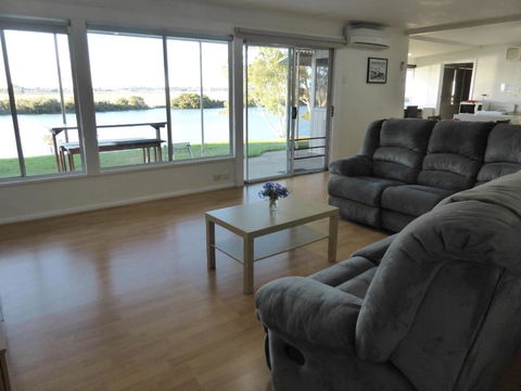 Riverfront Holiday House - Accommodation in Brisbane 0
