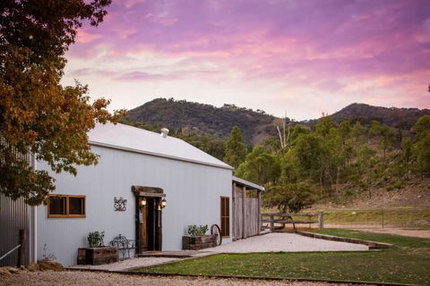 Riverlea Stables- Style And Charm Await You! - Accommodation in Brisbane 0