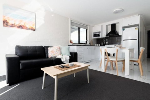 Riverside Gem With Parking And WiFi - Accommodation in Brisbane 0