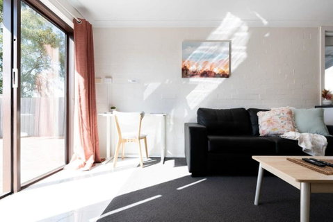 Riverside Gem With Parking And WiFi - Accommodation in Brisbane 1